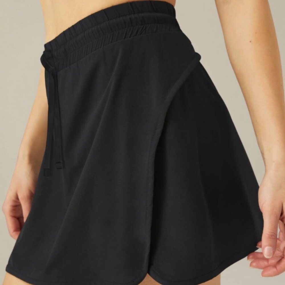 NWT Beyond Yoga In Stride Lined Skirt Stretch Woven XS Black Built-In Shorts $88 - Picture 5 of 15